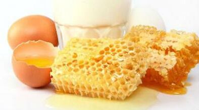 egg and honey mask for facial skin rejuvenation