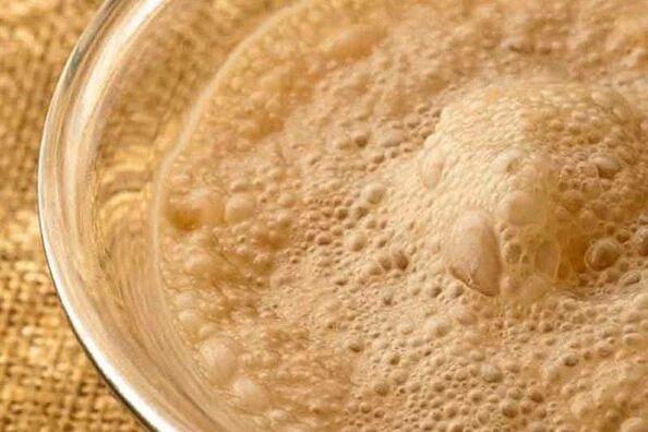 Yeast the basis of a regenerating facial mask